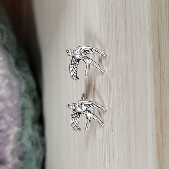 🔥LAST PAIR🔥 Soaring Swallow Stud Earrings - Picture 4 of 8